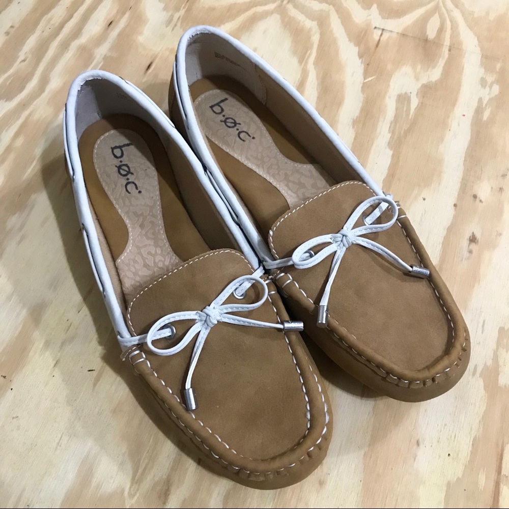 Boc White & Tan Loafers 🦀 NEARLY NEW!!!